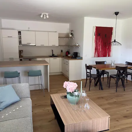 Aussichtsstrasse - Wunderschoen Renoviertes Einfamilienhaus In See- Und Stadtnaehe Feriehus