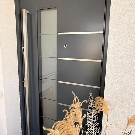 Aussichtsstrasse - Wunderschoen Renoviertes Einfamilienhaus In See- Und Stadtnaehe *