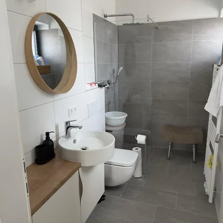 Aussichtsstrasse - Wunderschoen Renoviertes Einfamilienhaus In See- Und Stadtnaehe Feriehus