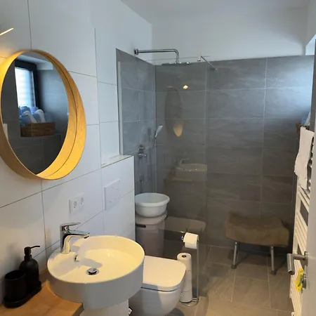 Aussichtsstrasse - Wunderschoen Renoviertes Einfamilienhaus In See- Und Stadtnaehe * Klagenfurt am Woerthersee